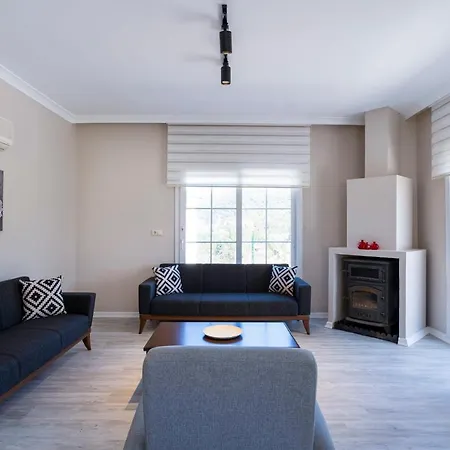 Excellent Home With Shared Pool Surrounded By Nature In Marmaris 무글라